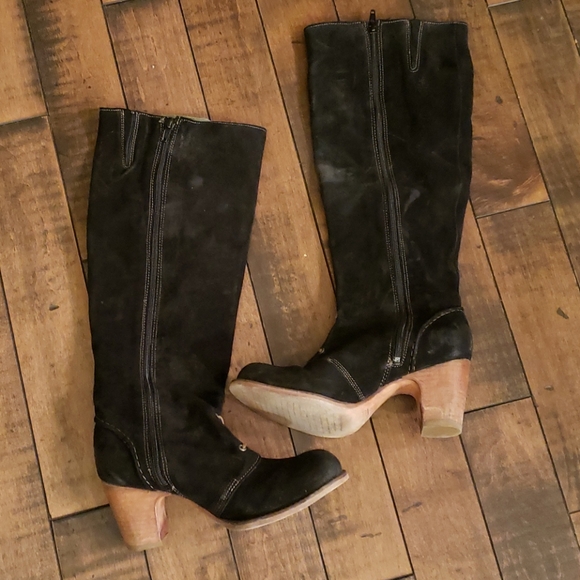 Cubanas tall black heeled boots w lacing detail. - Picture 7 of 8